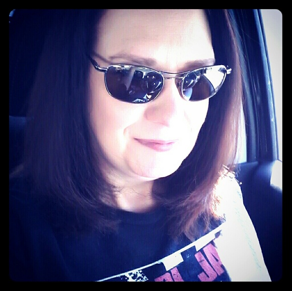 Meet your Posher, Christy - Picture 2 of 2